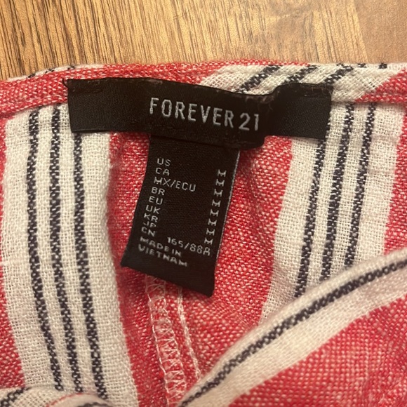 Forever 21 Dress
Size M
Striped button down 
Excellent condition 
#267A - Picture 3 of 6